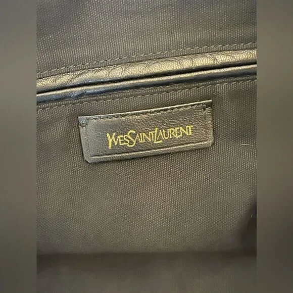 Yves Saint Laurent Black Leather Easy Bag. Lambskin leather. 9.5 out of 10. - Picture 13 of 16